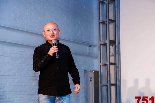 清華大學(xué)美術(shù)學(xué)院副教授李德庚致辭.jpg 清華大學(xué)美術(shù)學(xué)院副教授李德庚致辭.jpg